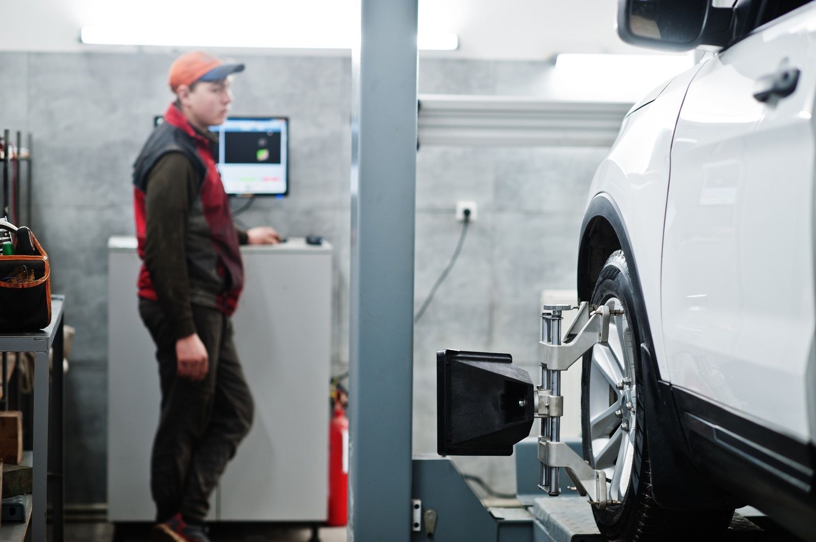Electronics Calibrations Service Automotive Wheel Alignment Tech